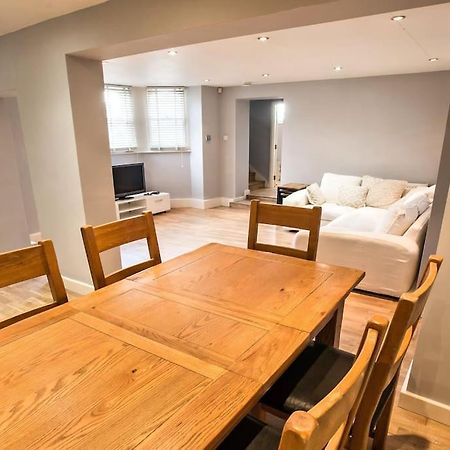 Charming Apartment In Deal Near The Beach & Town Buitenkant foto