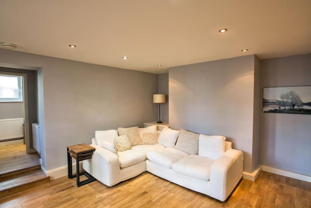 Charming Apartment In Deal Near The Beach & Town Buitenkant foto