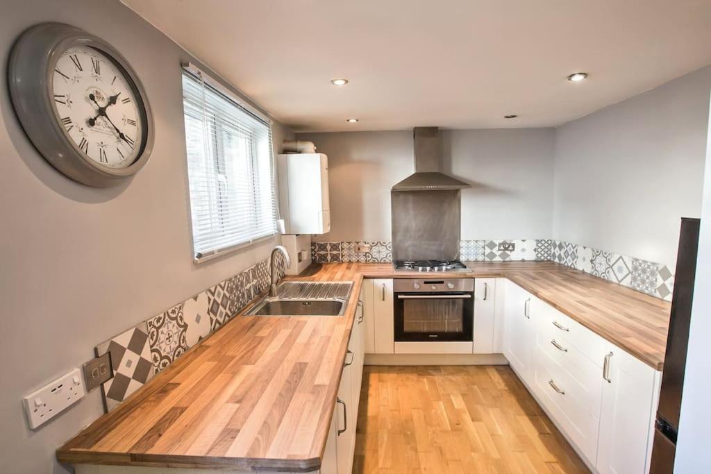 Charming Apartment In Deal Near The Beach & Town Buitenkant foto