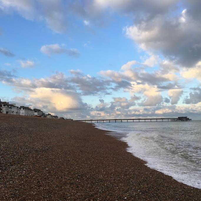 Charming Apartment In Deal Near The Beach & Town Buitenkant foto