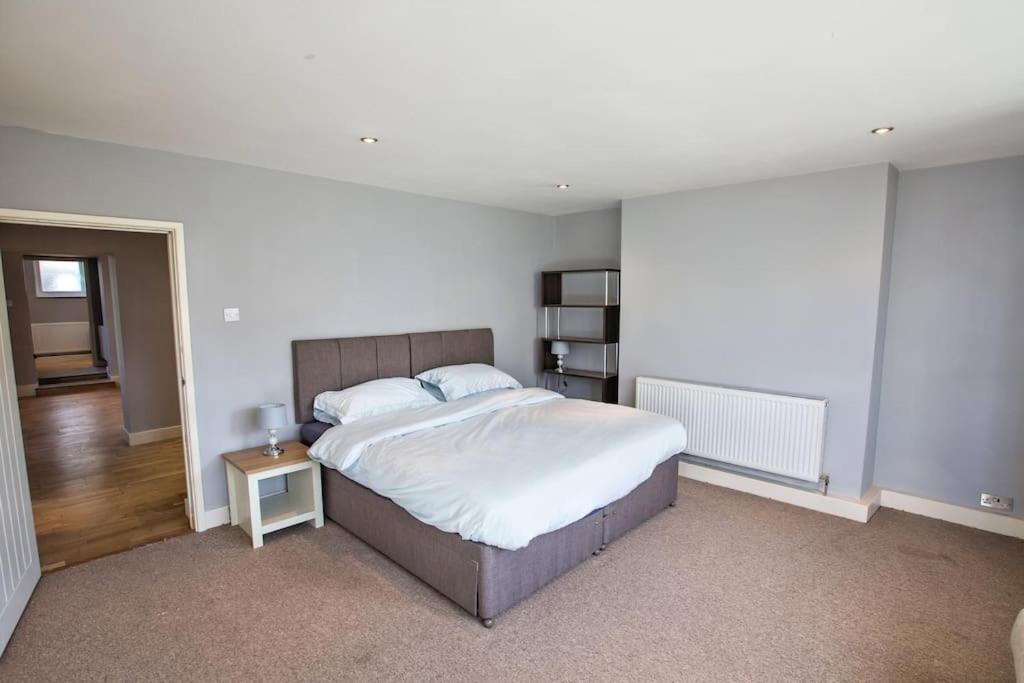 Charming Apartment In Deal Near The Beach & Town Buitenkant foto